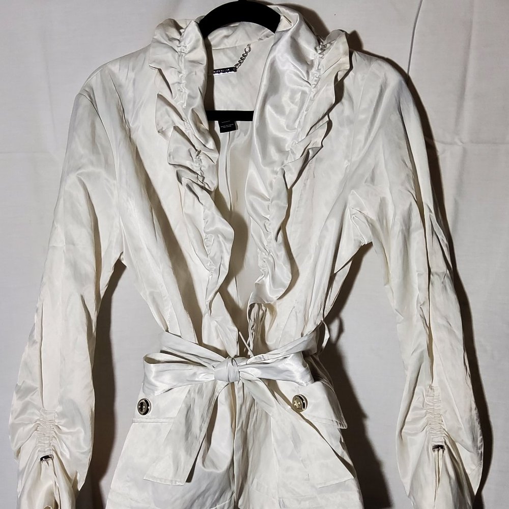 White/Black, Medium, White